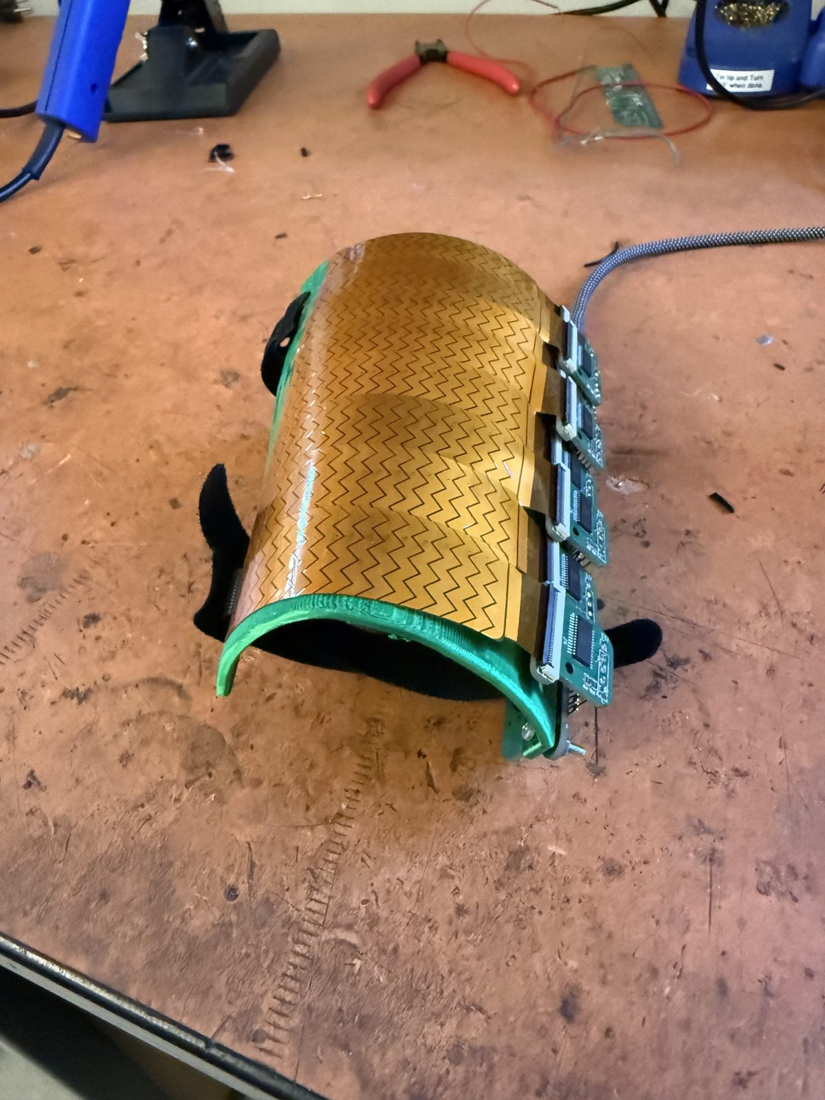 Flex strips on the curved printed chassis